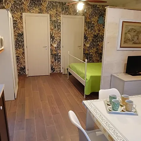 Sleeps 4 In A 100m From The Sandy Sea Torre Chianca