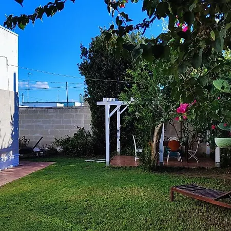 Sleeps 4 In A 100m From The Sandy Sea וילה